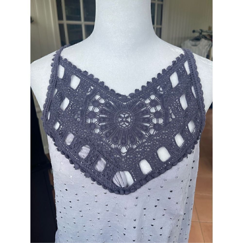 Gimmicks by BKE ladies top by Buckle, large, blue with crocheted blue trim